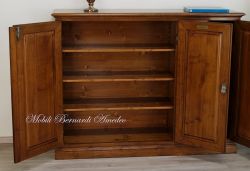 Credenza in legno massiccio con 3 ante stile classico